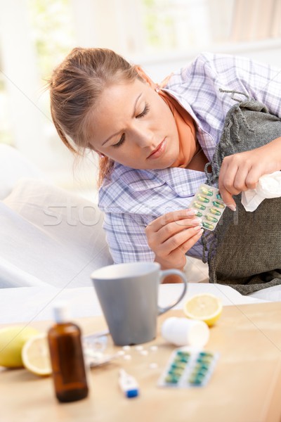 ストックフォト: 女性 · インフルエンザ · ベッド · 茶