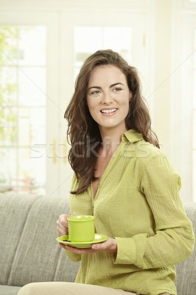 Glücklich Frau trinken Kaffee Sitzung Stock foto © nyul