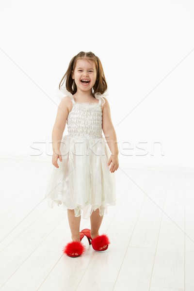Kicsi lánygyermek anyák cipők séta nagy Stock fotó © nyul