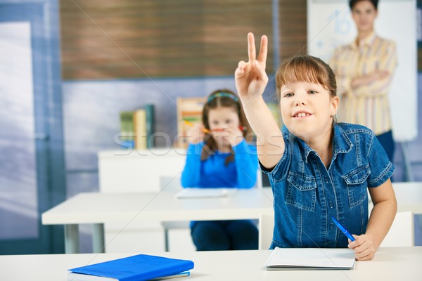 Foto stock: Colegiala · mano · responder · cuestión · sonriendo · otro