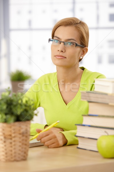 Jonge vrouw werken home vergadering bureau Stockfoto © nyul