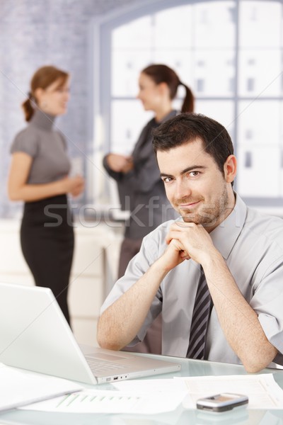 Stock foto: Jugendlichen · Aufnahme · Pause · Büro · jungen · Büroangestellte