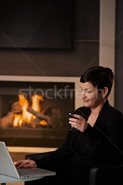 Kadın ev genç kadın oturma şömine Stok fotoğraf © nyul