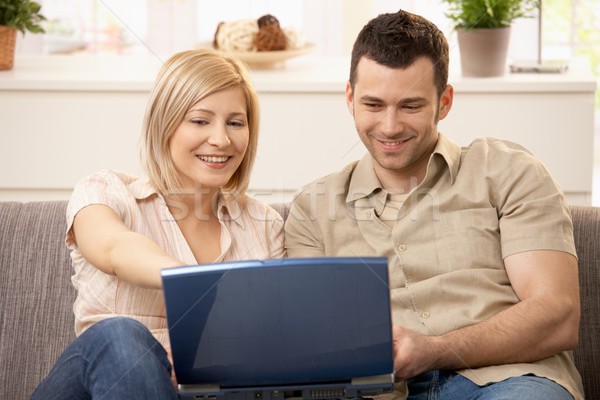 Stockfoto: Paar · internet · laptop · glimlachend · vergadering · samen