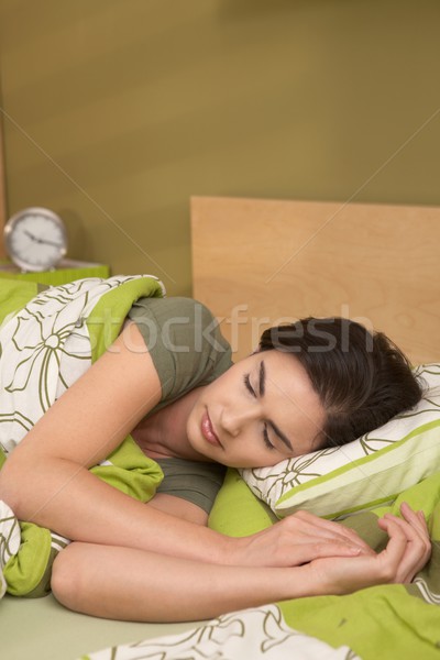 Vrouw slapen laat ochtend slaapkamer home Stockfoto © nyul