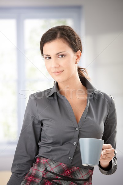 Zdjęcia stock: Dość · kobiet · uśmiechnięty · herbaty · kubek · strony