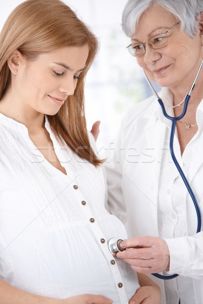 Tineri mamă sarcină gravidă femeie medic Imagine de stoc © nyul