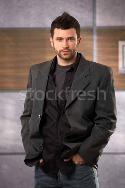 De moda tipo guapo posando elegante ropa Foto stock © nyul