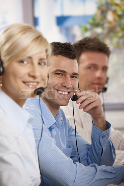 Müşteri hizmetleri mutlu genç konuşma kulaklık göz teması Stok fotoğraf © nyul