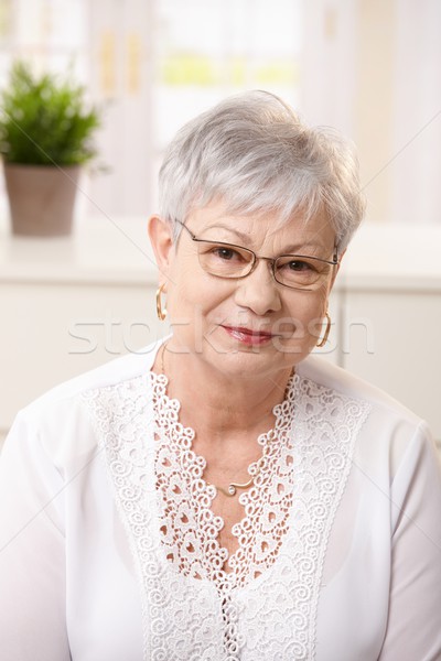 Portre kıdemli kadın ev beyaz saçlı bakıyor Stok fotoğraf © nyul