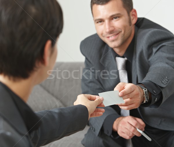 üzletemberek kártyák üzleti megbeszélés iroda lobbi emberek Stock fotó © nyul