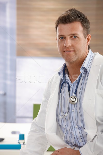 Porträt Arzt lächelnd Beratung Zimmer tragen Stock foto © nyul