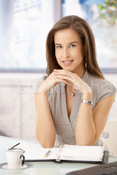 [[stock_photo]]: Femme · d'affaires · portrait · bureau · séance · bureau · organisateur