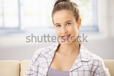 Mujer sofá manana retrato mujer sonriente casa Foto stock © nyul