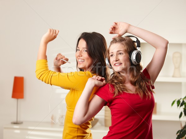 Foto stock: Adolescente · meninas · ouvir · música · feliz · juntos