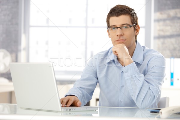 Stockfoto: Portret · kantoormedewerker · laptop · man · vergadering