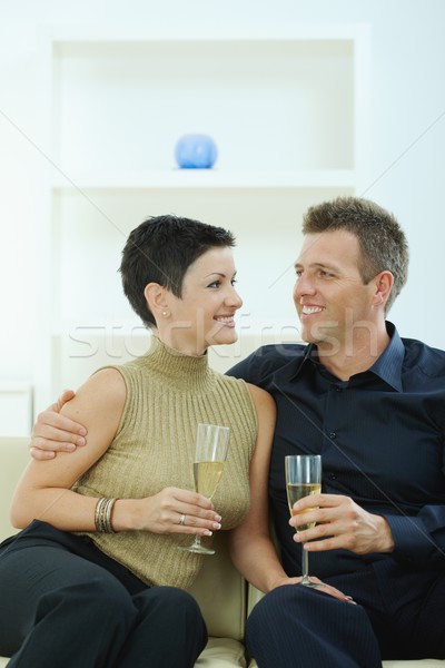 [[stock_photo]]: Couple · champagne · amour · verres · maison · canapé