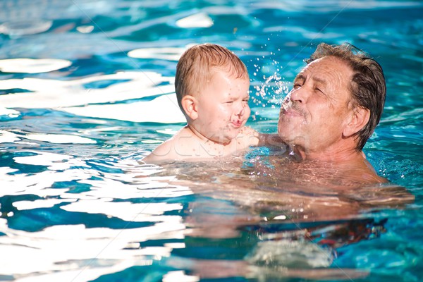 Nagyapa úszik unoka játszik együtt medence Stock fotó © nyul
