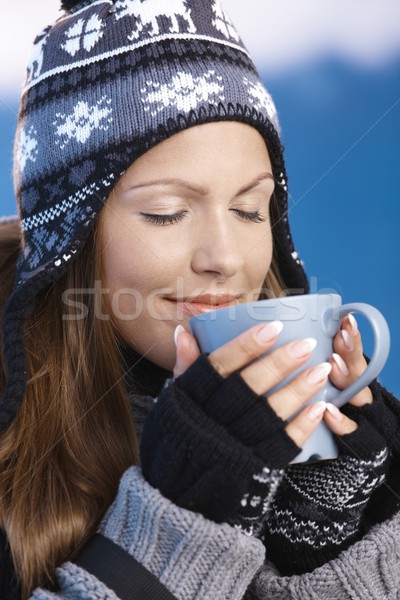 Szép lány iszik forró tea tél Stock fotó © nyul