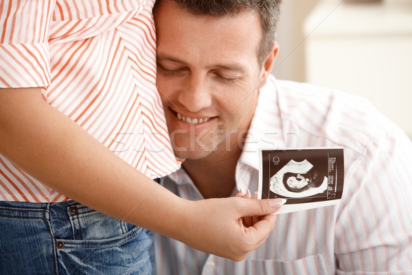Mutlu baba hamile eş dinleme Stok fotoğraf © nyul