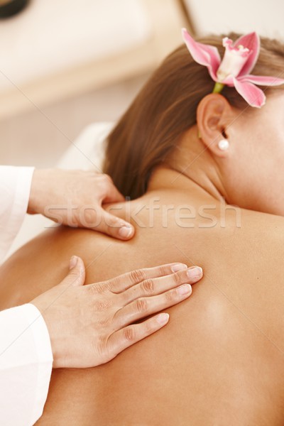 Foto stock: Primer · plano · atrás · masaje · manos · flor · mano