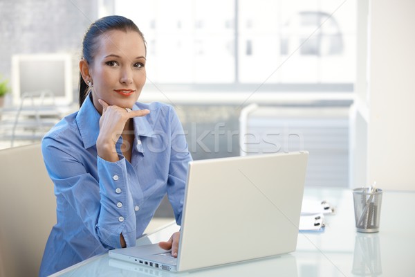 ストックフォト: 肖像 · 小さな · 女性実業家 · コンピュータ · 座って