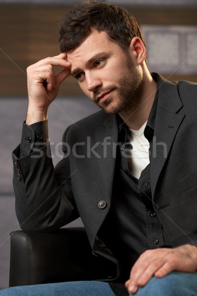 Problémás irodai dolgozó portré ül fotel gondolkodik Stock fotó © nyul