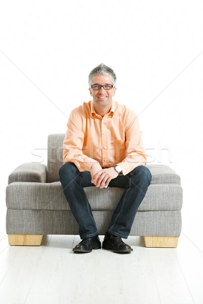 Сток-фото: человека · сидят · диване · серый · джинсов