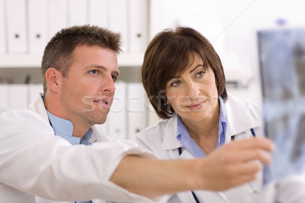 Ärzte schauen xray Bild Büro Frau Stock foto © nyul