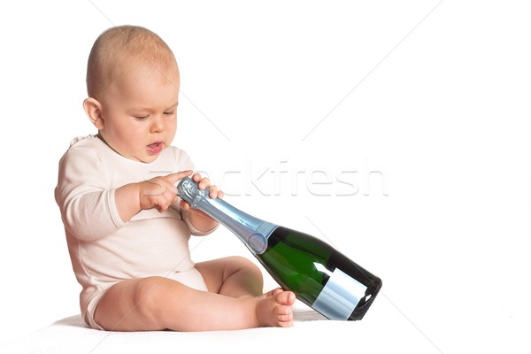 An nou fericit copil deschide sticlă şampanie bine Imagine de stoc © nyul