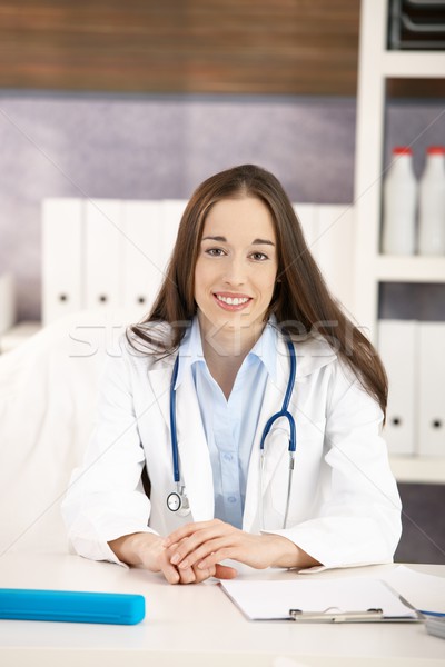 Retrato feminino médico escritório feliz médico Foto stock © nyul