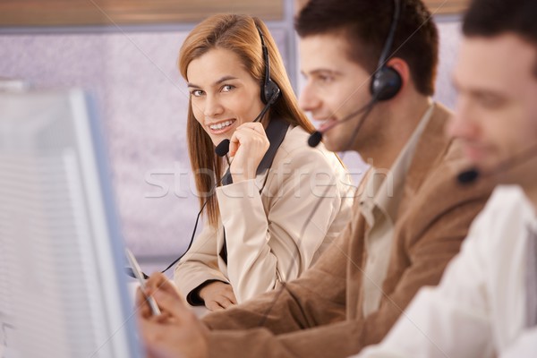 Stockfoto: Mooie · vrouwelijke · call · center · werken · glimlachend