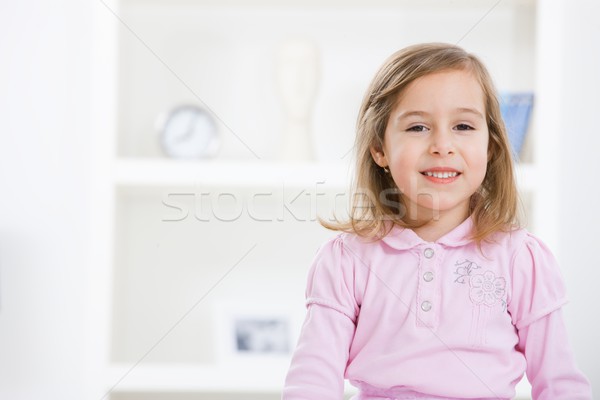 Porträt cute kleines Mädchen tragen rosa Kleid Stock foto © nyul