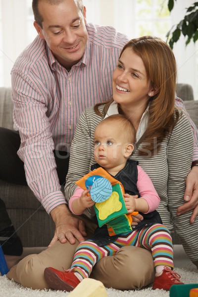 ストックフォト: 肖像 · 幸せな家族 · 3 · 座って · 一緒に · リビングルーム