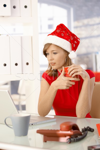 [[stock_photo]]: Noël · temps · bureau · Homme · employé · de · bureau · séance