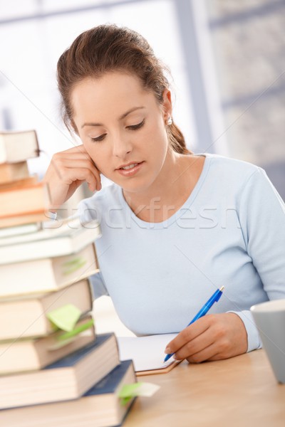 Attraktive Mädchen Studium home Prüfung anziehend Stock foto © nyul