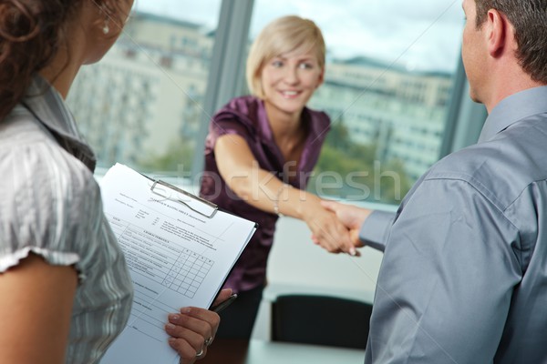 Sikeres állásinterjú boldog alkalmazott kézfogás mosolyog Stock fotó © nyul