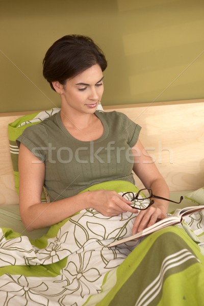 Stockfoto: Vrouw · lezing · slaapkamer · boek · bril