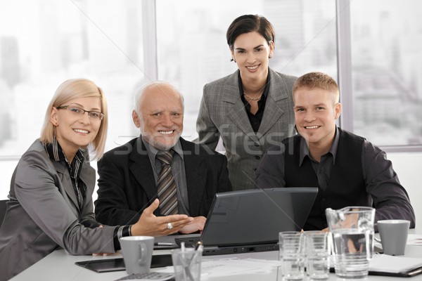 üzleti csapat munka portré mosolyog néz kamera Stock fotó © nyul