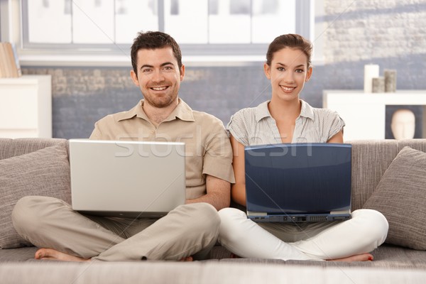 [[stock_photo]]: Heureux · couple · internet · maison · souriant · séance