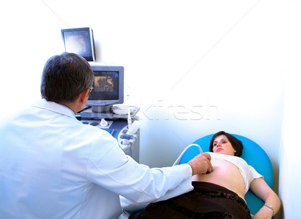 Ultrasunete scanda gravidă burtă familie Imagine de stoc © nyul