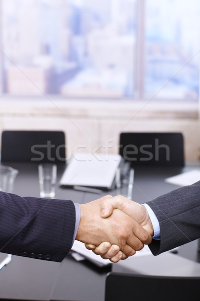 Geschäftsleute Handshake Tabelle Hände Büro Stock foto © nyul