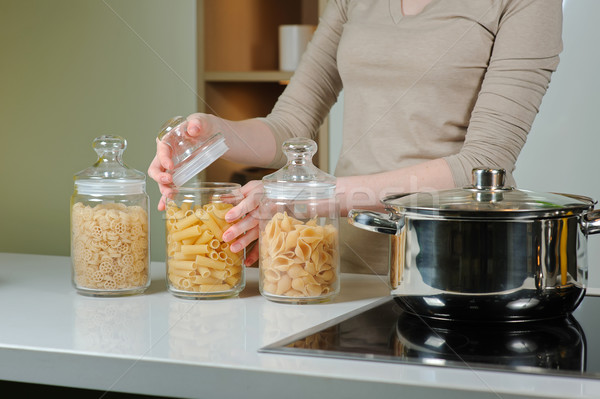 Glas jar Pasta Frau Kochen Stock foto © O_Lypa