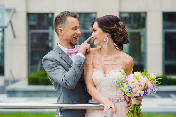 Portret szczęśliwy nowożeńcy odkryty budynku oblubienicy Zdjęcia stock © O_Lypa