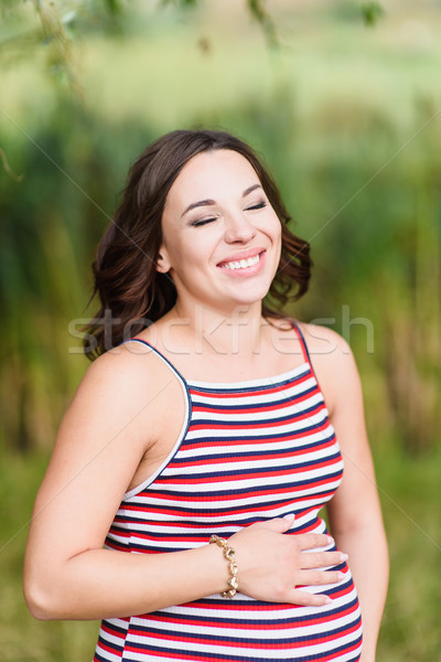 Retrato jovem sorridente mulher grávida mão estômago Foto stock © O_Lypa