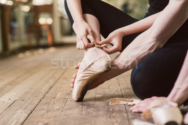Ballett-Tänzerin Ballettschuhe jungen Ballerina Tänzerin Mädchen Stock foto © O_Lypa