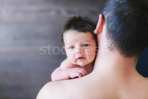 Foto stock: Nino · manos · padre · recién · nacido · bebé · papá