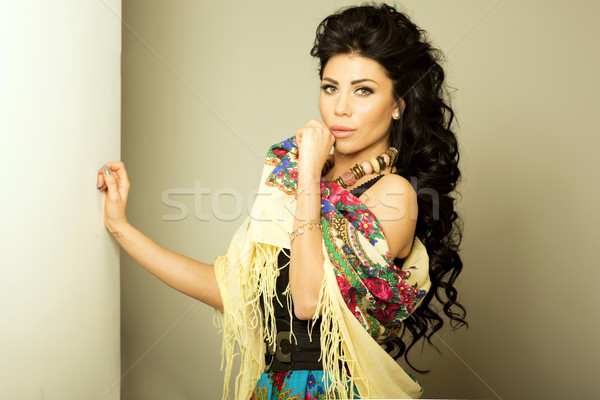 Portret brunetka pani piękna młoda kobieta ubrania Zdjęcia stock © oleanderstudio
