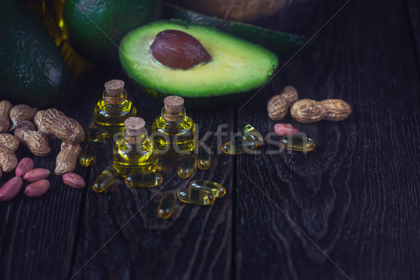Sursa omega 3 ulei avocado untura de peste pastile Imagine de stoc © olira