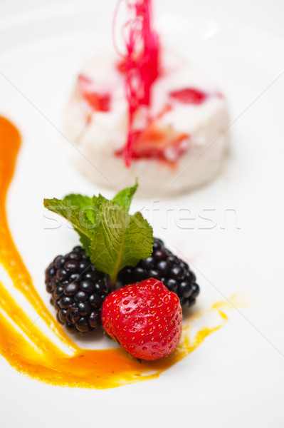 Сток-фото: йогурт · клубника · BlackBerry · стекла · красоту · торт